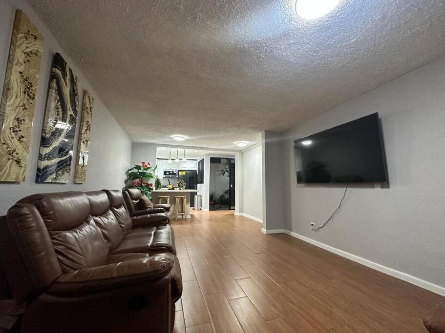 Residencia Preciosa De 2 Planta Villa San Salvador Eksteriør billede